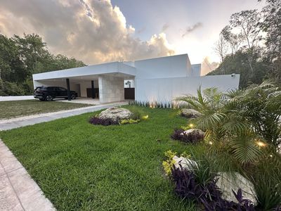 Residencia de Lujo sobre Terreno de 1,200 m² | Lagos del Sol, imagen 2