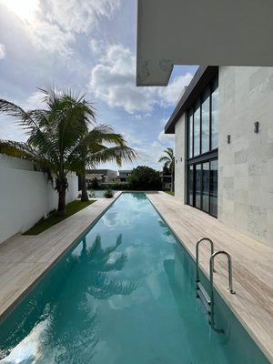 Espectacular Residencia con Vista al Lago y Carril de Nado de 20 m, imagen 15