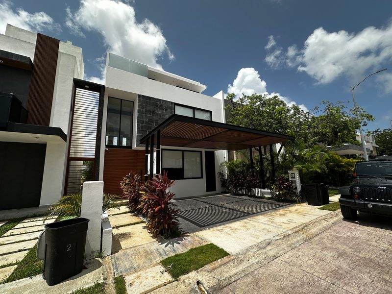 Casa en Venta Cancún | Residencial Río | 3 Niveles | Recámara en Planta Baja